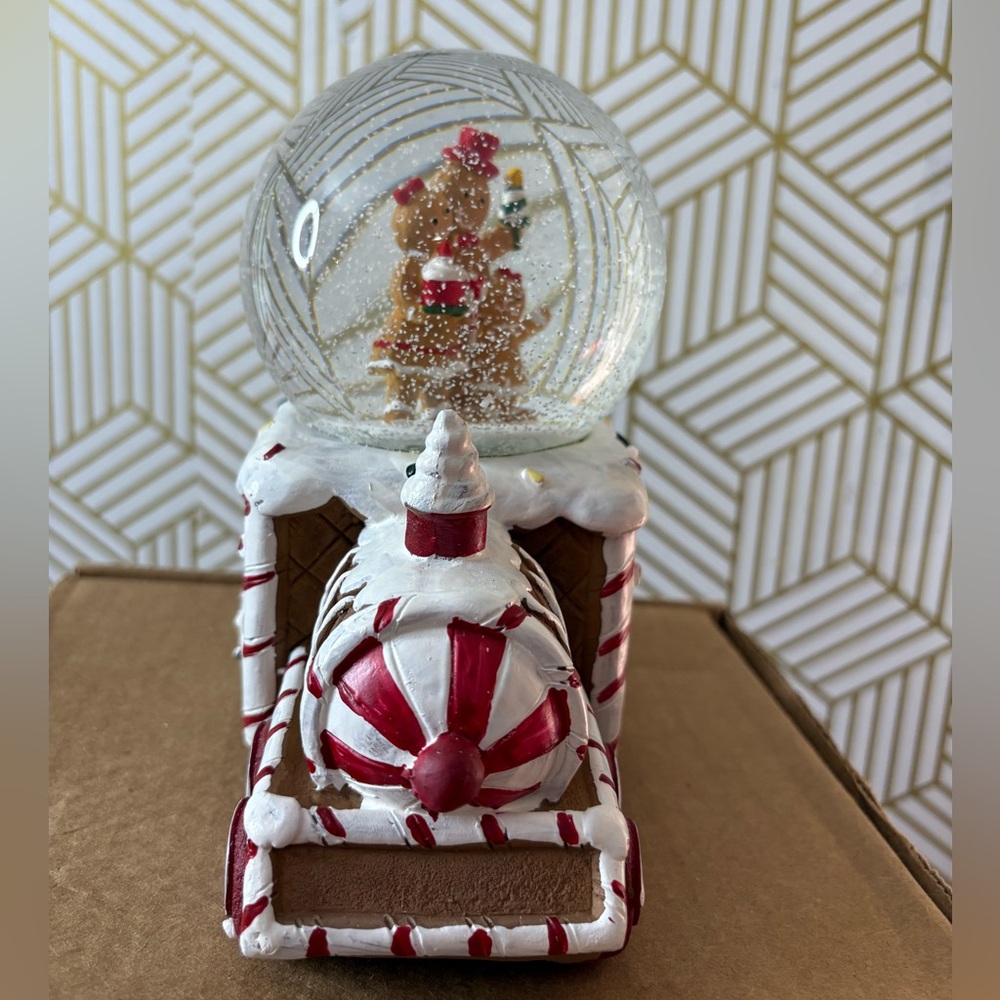 Gingerbread family Train Snow Globe - Picture 9 of 12